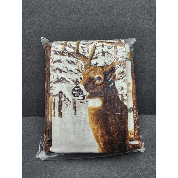 RealTree Xtra Green Star Of The Show Pattern Winter Deer Quilt Kit 69.5"x 76.5" - Picture 5 of 7
